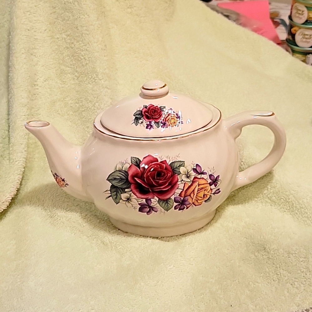 Royal Caldone Teapot